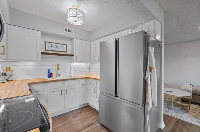 Building Photo - 5841 Brentwood Trce