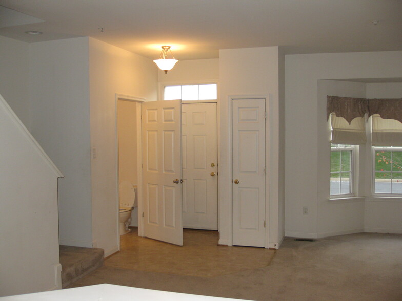 Entryway - 1813 Tender Ct