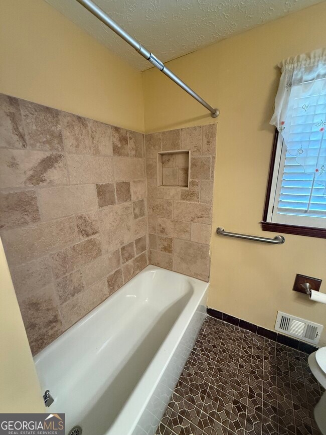Building Photo - 110 Otelia Ln