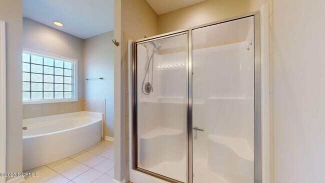 Building Photo - 402 Derrick Dr
