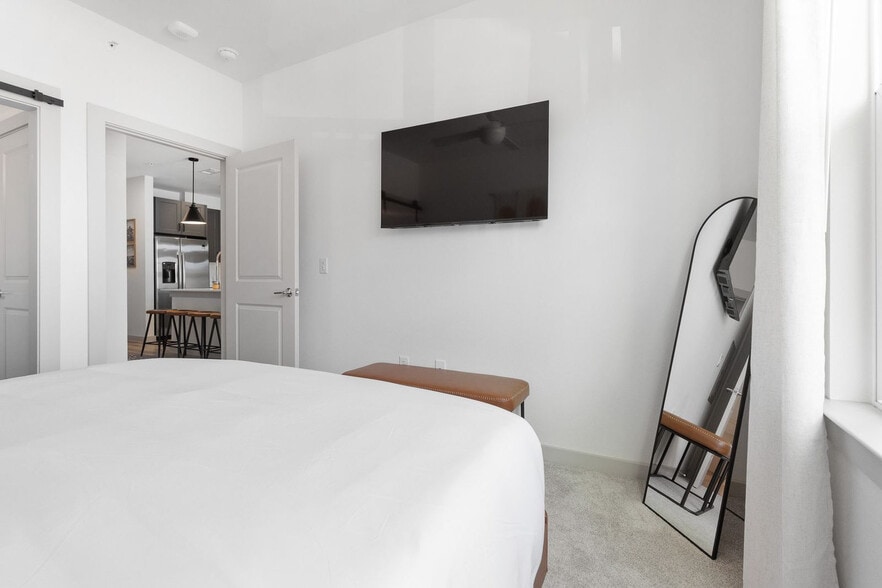 Building Photo - 1301 Leah Ave