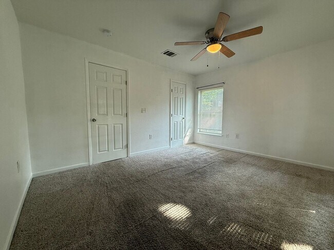 Building Photo - 908-910 Wells St