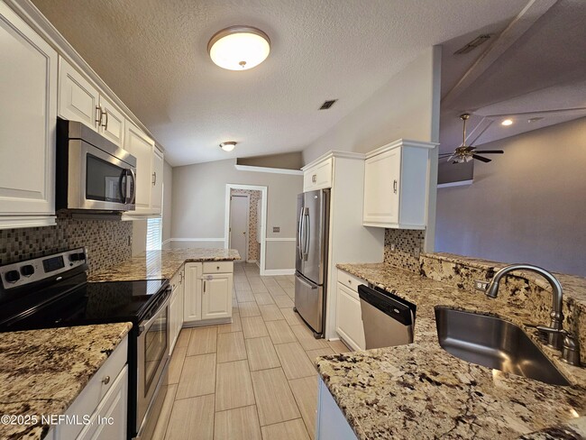 Building Photo - 3135 Ash Harbor Dr E