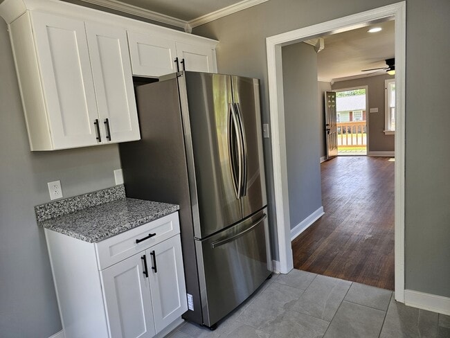 Building Photo - 132 N Beech Ave