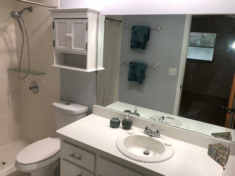 Building Photo - 2387 Datura St