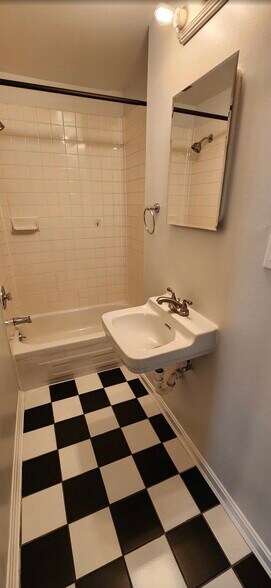 Building Photo - 1758 Swann St NW