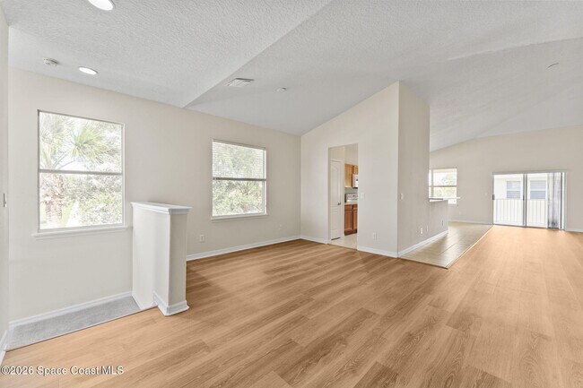 Building Photo - 907 Ocaso Ln