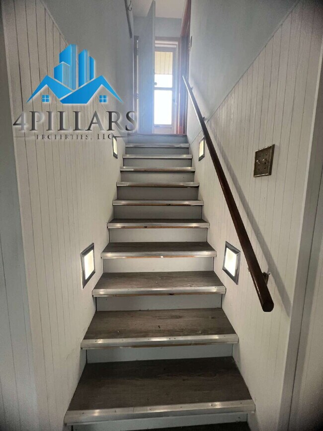 Building Photo - "Charming 3-Bedroom Haven with Finished Basement & Gleaming Hardwood Floors in Hammond!"