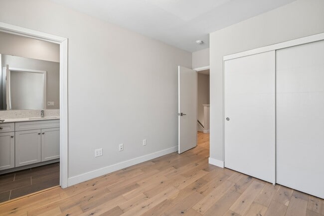 Building Photo - Built in 2017! Rarely available 3Bed/3Bath...