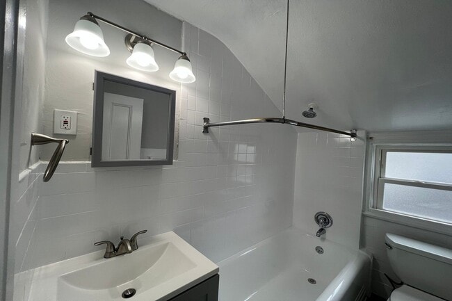 Building Photo - 206 Bellevue Ave