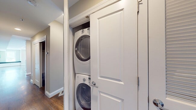 Building Photo - Stunning Three Bedroom Penthouse Condo W/Three Private Outdoor Spaces & Parking Included!