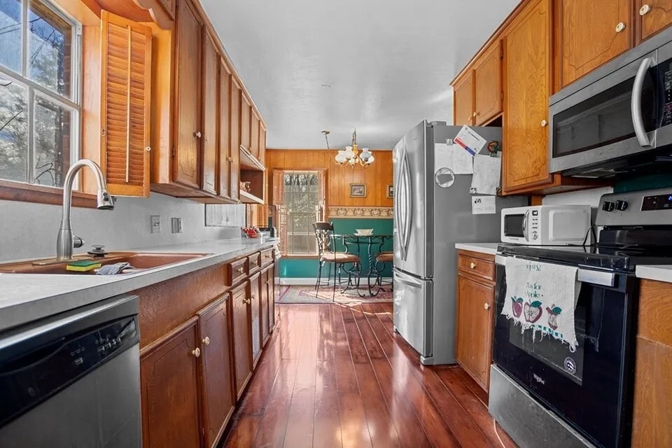 Building Photo - 1310 Spring Valley Dr