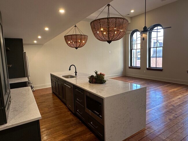 Building Photo - 307 W Main St