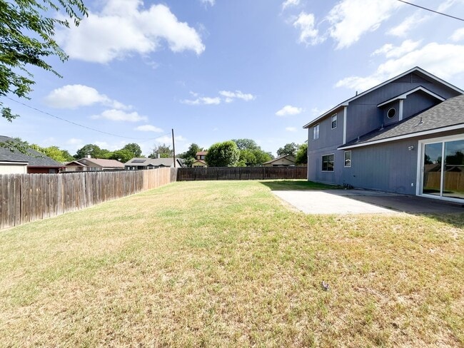 Building Photo - Available NOW!!!! This charming 2 story, 4...