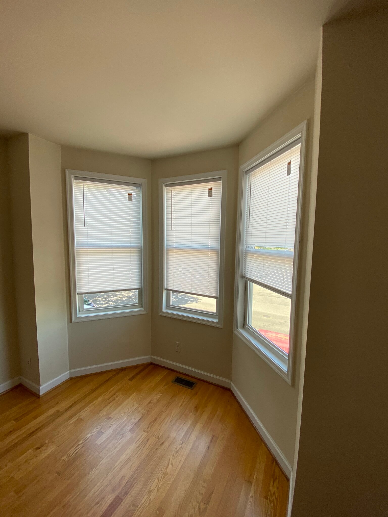 Building Photo - 1261 W Cary St