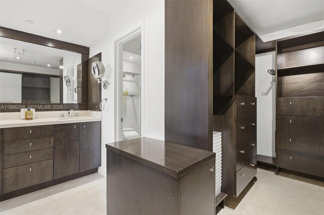 Building Photo - 613 Ocean Dr