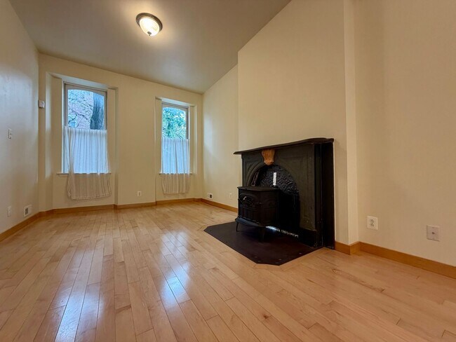 Building Photo - 3847 Spring Garden St
