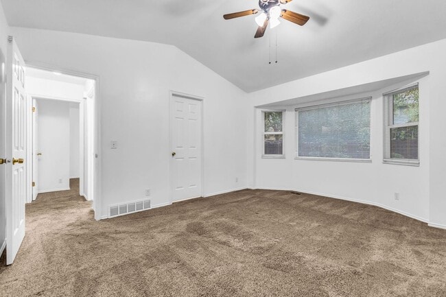 Building Photo - Charming Farmington Home in Peaceful Cul-de-Sac - Newly Painted Cabinets
