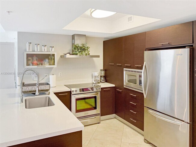 Building Photo - 150 Sunny Isles Blvd
