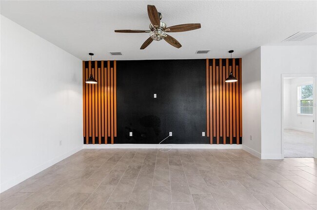Building Photo - 33034 Sand Creek Dr