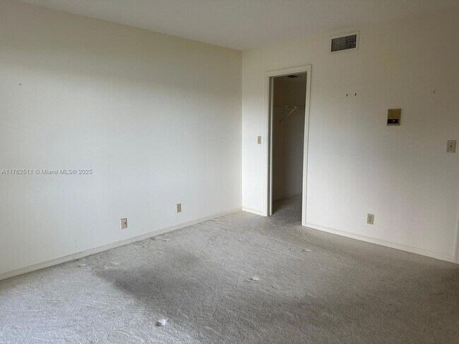 Building Photo - 12524 Shoreline Dr