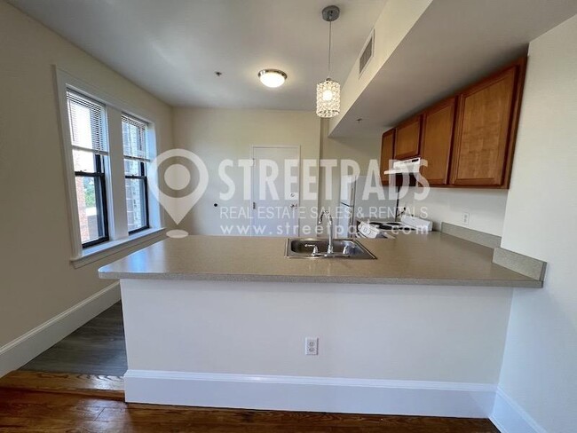 Building Photo - 2 bedroom in Cambridge MA 02139