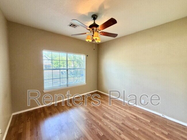 Building Photo - 204 N Magnolia Ct