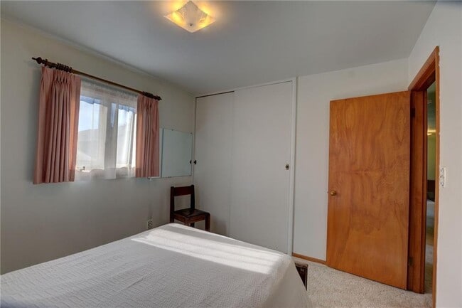 Building Photo - 9 Glenview Dr