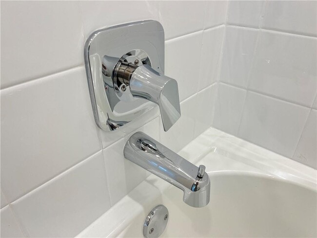 Building Photo - 10600 Defender Trl