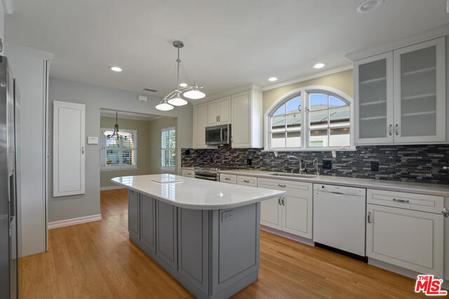 Building Photo - 7432 Westlawn Ave