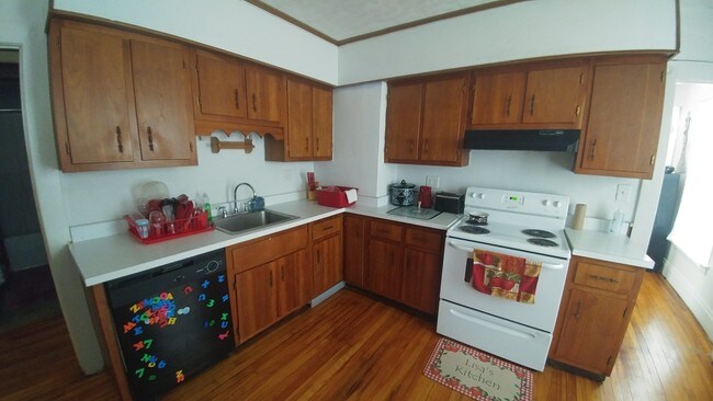 Primary Photo - 1571 Seymour Ave