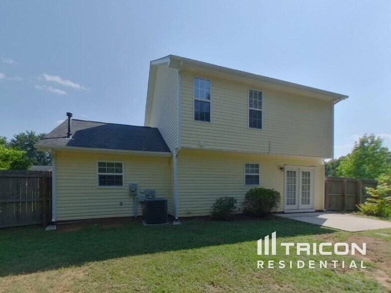 Building Photo - 2404 Ivy Run Dr