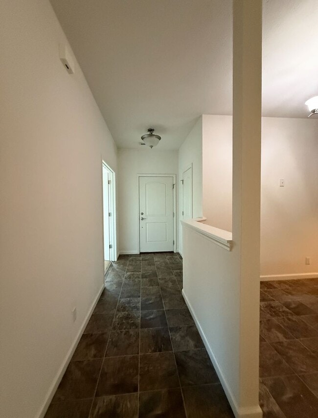 Building Photo - Blackthorne Community...3 Bedroom 2 Bath