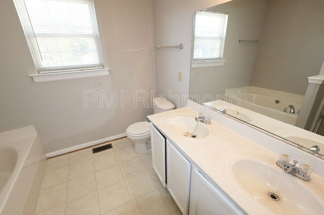 Building Photo - 1100 Lorieville Ln