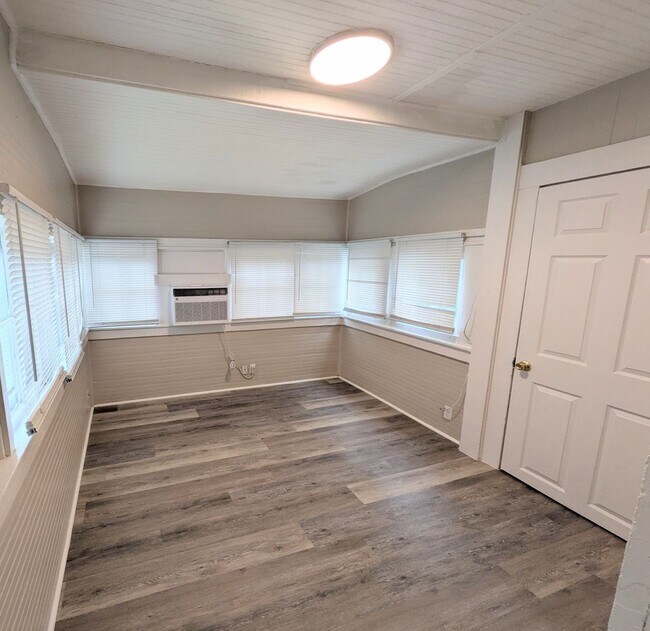 Building Photo - Government Hills 1 Bedroom close to The Pearl and Fort Sam Houston in the heart of San Antonio