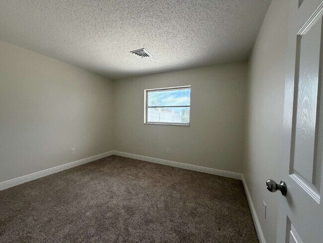 Building Photo - Charming 2-Bedroom, 2-Bath Duplex in a Quiet Englewood Cul-de-Sac