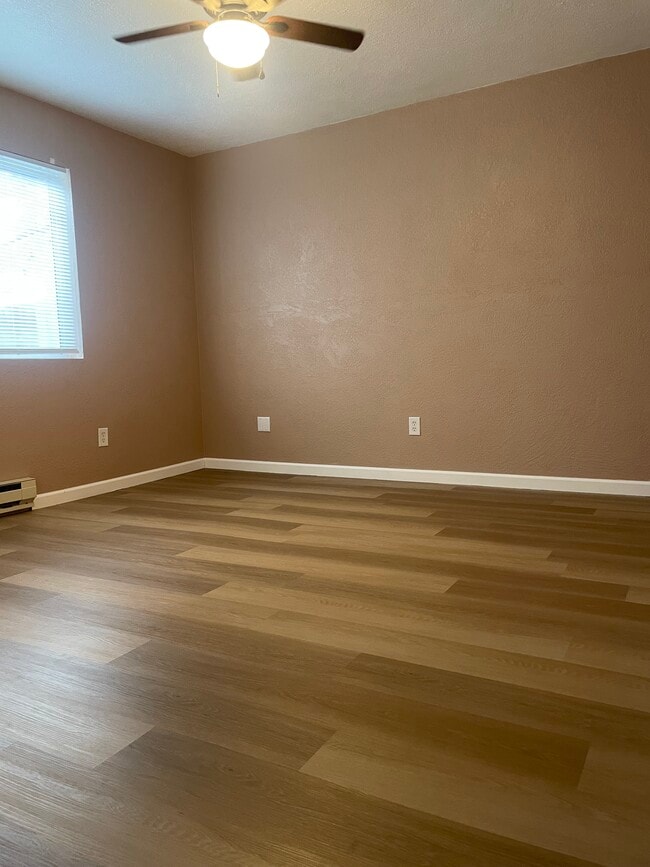 Building Photo - 722 Cedar St