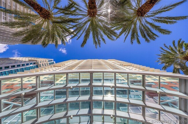 Building Photo - 1155 Brickell Bay Dr