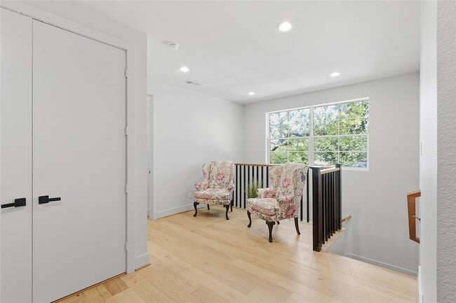 Building Photo - 1005 Mt Auburn Ave