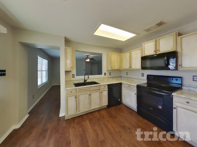 Building Photo - 7902 Brazoria Park