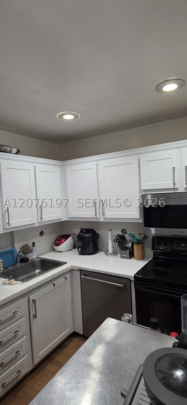 Building Photo - 7125 Bonita Dr
