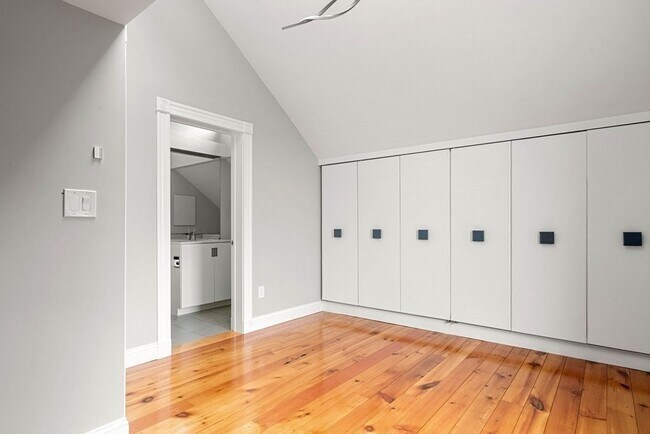 Building Photo - 6 Brigham St