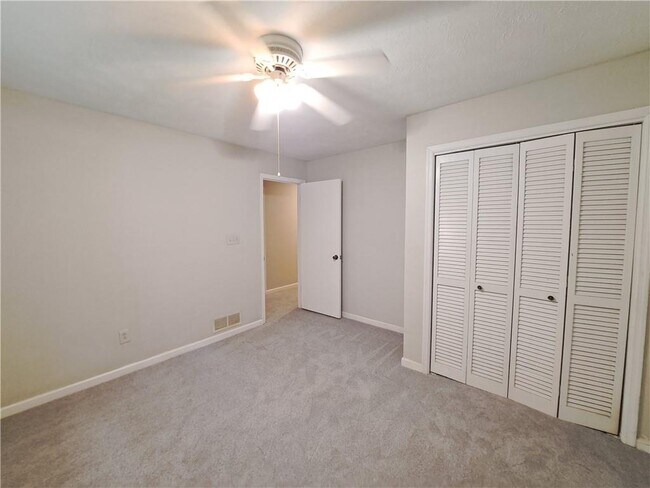Building Photo - 844 Chandler Dr SW