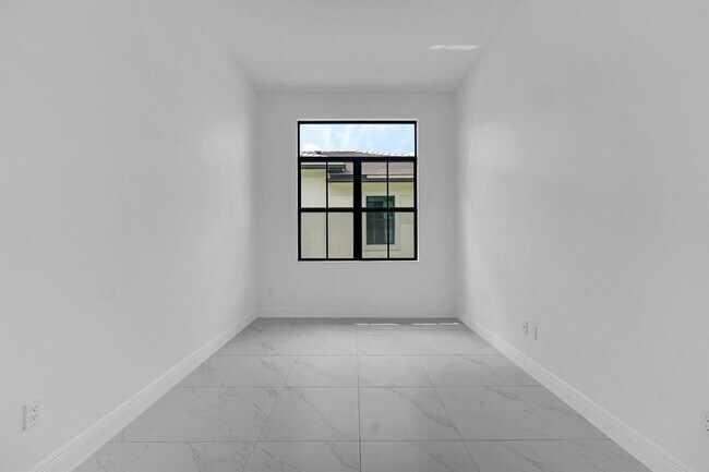 Building Photo - 13920 Vivant Dr