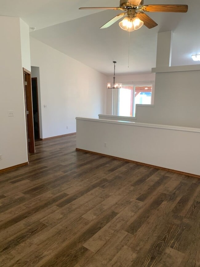 Building Photo - Beautiful home in Coeur D Alene place