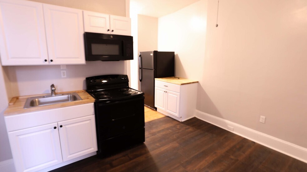 Building Photo - 141 Manheim St.