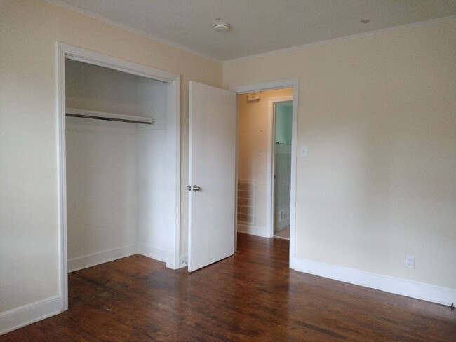 Building Photo - Are you looking for a spacious and 3 bedro...