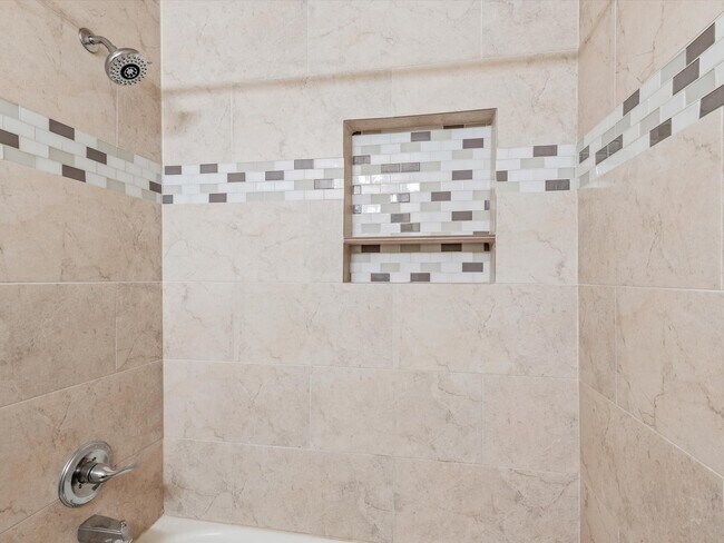 Building Photo - 9811 Charter Ridge Dr