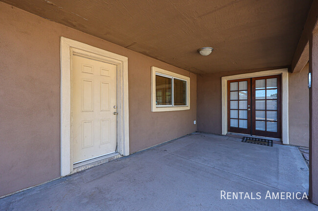 Building Photo - 3902 E Gable Ave