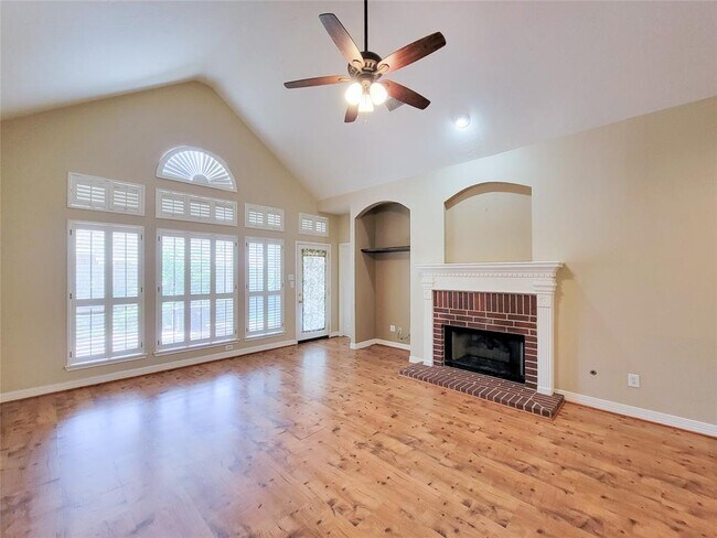 Building Photo - 3218 Vanity Dr